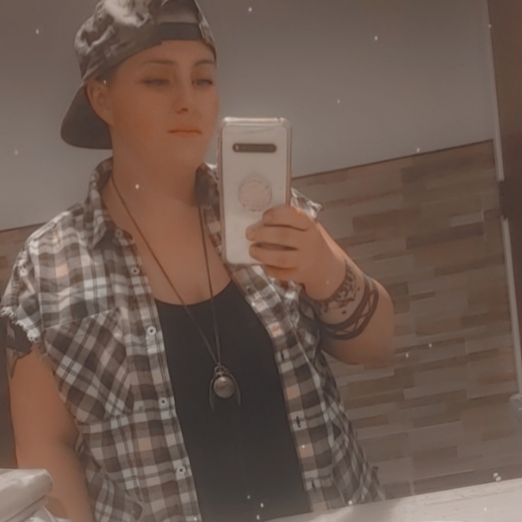 Meet your Posher, Amanda - Picture 4 of 6